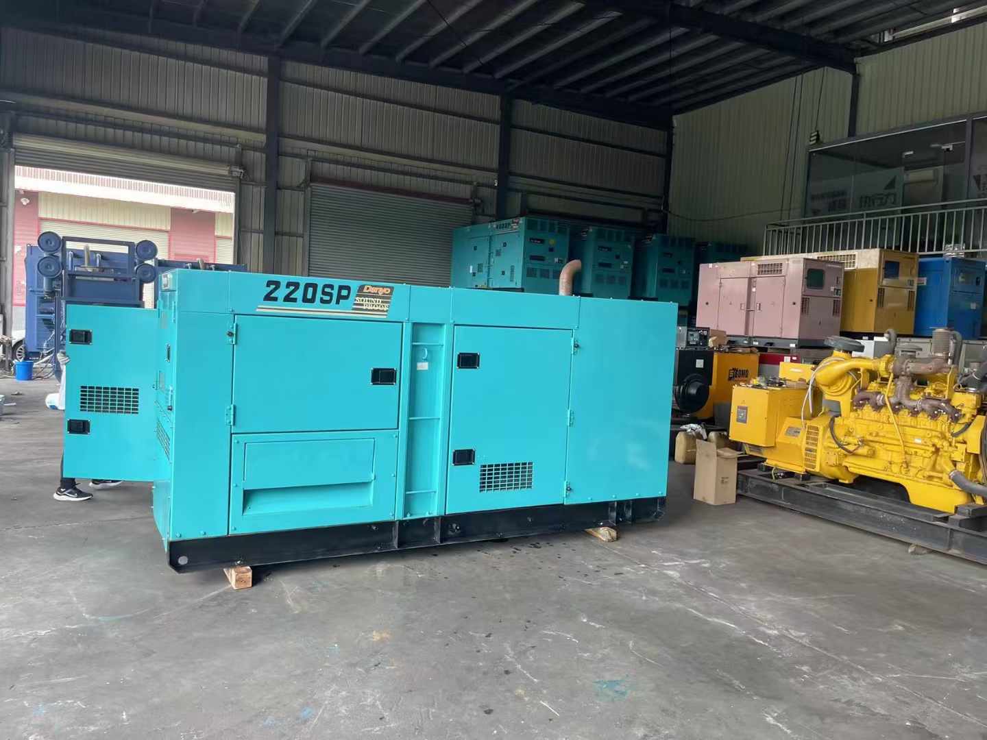 浉河柴油发电机组长期不间断运行时，如何监控其温度和压力？